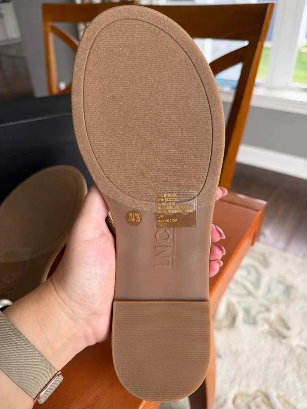 INC International Concepts Gold Metallic Thong Sandals Women’s Sz 8